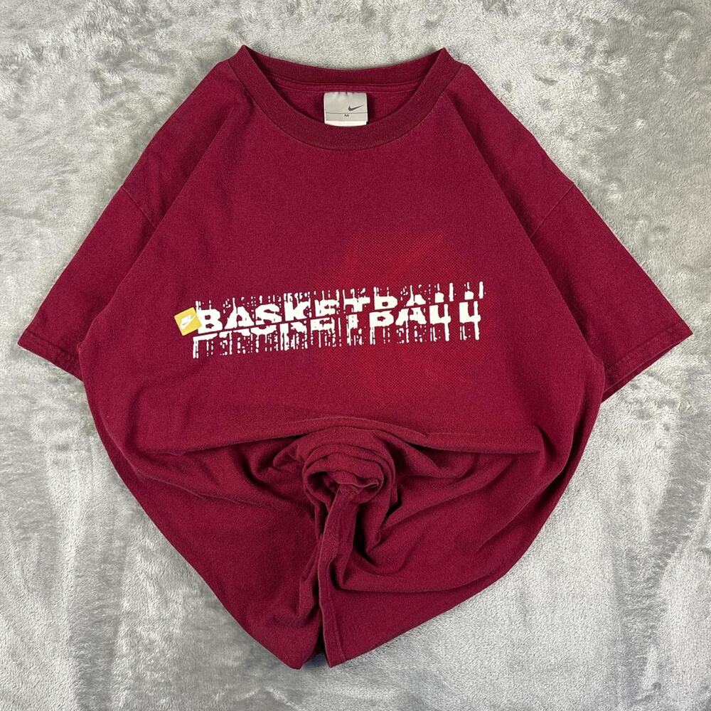 Vintage 2000s Nike short sleeve red basketball logo graphic size M